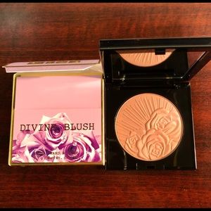 Pat McGrath Labs Divine Blush in shade: Fleurtatious.